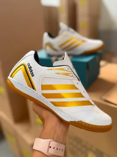 Chuteira society Adidas