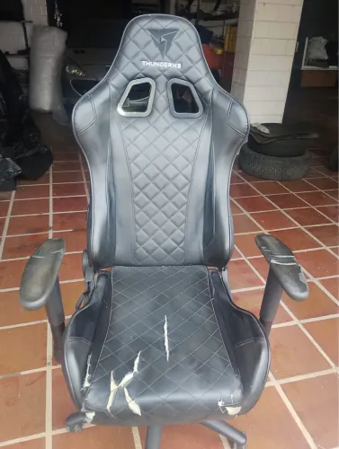 Cadeira gayme thander x3 R$650,00