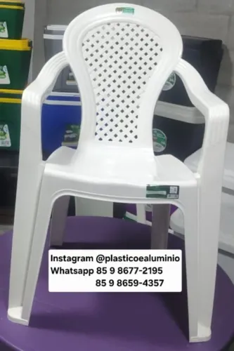 Cadeira de plástico com braço 