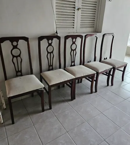 Cadeiras de madeira