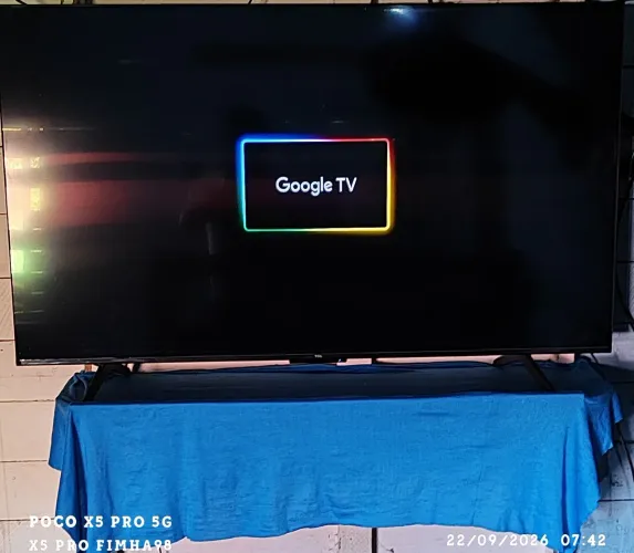 Vendo uma televisão TCL com defeito de loop tela intacta com controle original