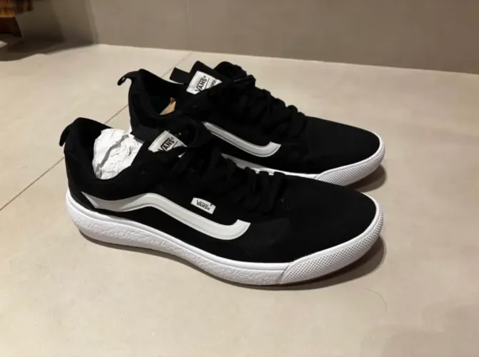 Tênis Vans Ultrarange EXO Preto/Branco