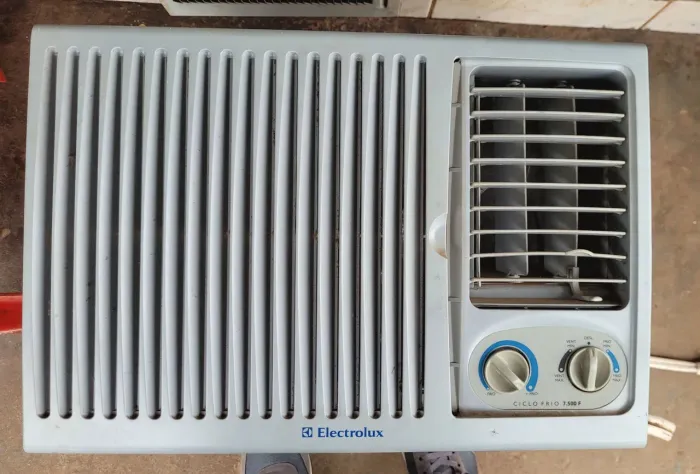 Ar condicionado eletrolux 7.500 btus frio