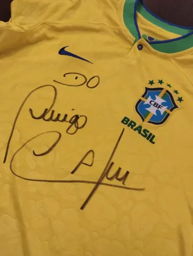 CAMISETA DO BRASIL AUTOGRAFADA
