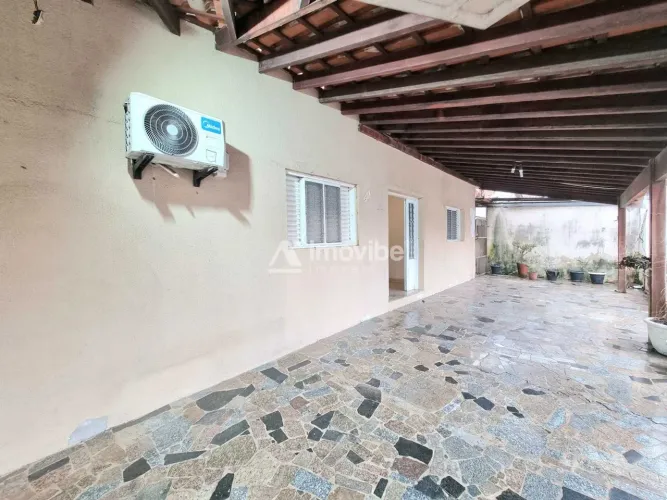 Duas Casas no Mesmo Terreno com Potencial para Renda ou Novo Projeto Comercial e Residenci