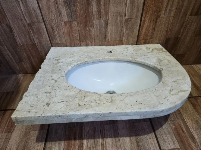 Vende-se Pia de Pedra