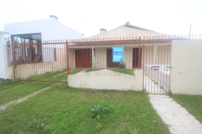 Casa com Piscina e Churrasqueira no Laranjal