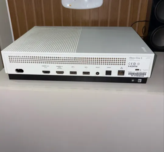 Videogame Xbox one S 700gb de memória