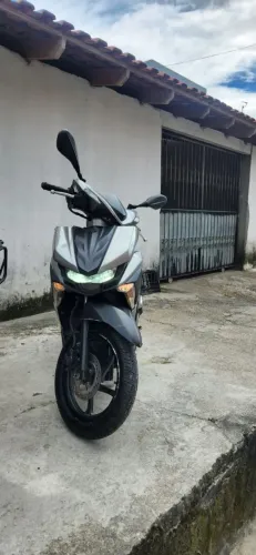 Vende-se Yamaha neo 125.. no ponto de transferência, sem divida.. só pegar e rodar..