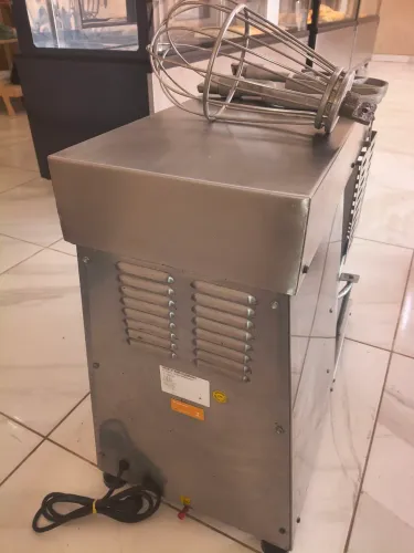 Batedeira de bolos Metvisa