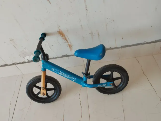 Bicicleta infantil equilíbrio