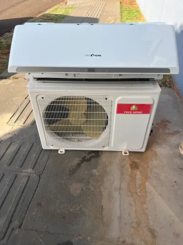 Ar condicionado 12 mil BTus marca Free Home convencional quente frio