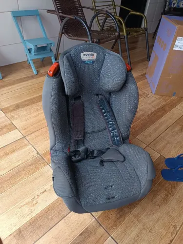 Vendo cadeirinha de carro dinheiro ou pix