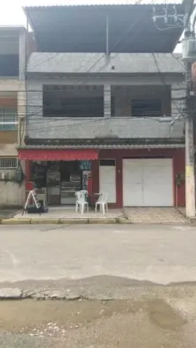 Duas casas no bairro Maria Helena fácil acesso pela Rio-Magé.