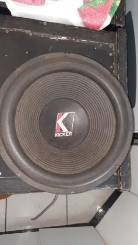 Altofalante Sub americana marca Kicker modelo Free Air F15 04 Ohms 500 rms bem conservado
