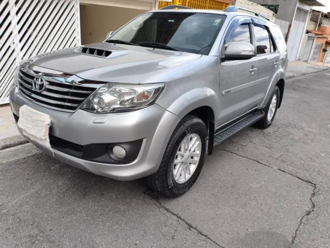 Toyota Hilux SW4 SRV D4-d 4X4 3.0 TDI Dies. AUT 2015