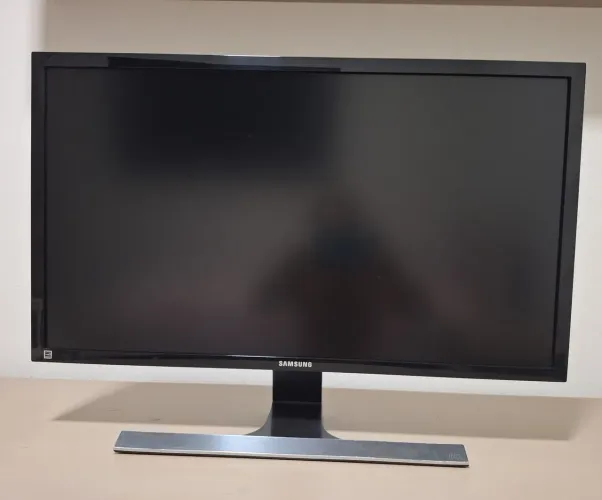 Vendo Monitor Gamer Samsung 4K 27" 60Hz