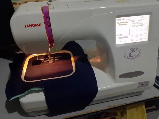 vende-se máquina de bordado janome e350