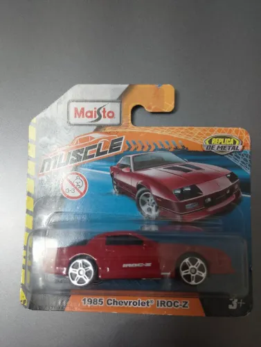 Miniatura MAISTO 1985 CHEVROLET IROC-Z - Escala 1:64