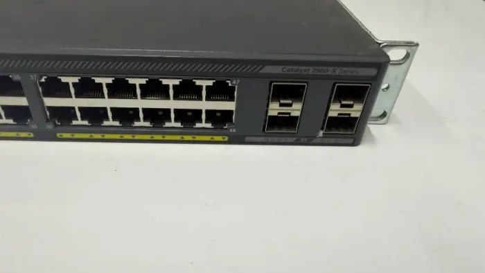 Switch Cisco Catalyst 2960x-48fps-l 48 Portas Poe 4 Sfp 1g