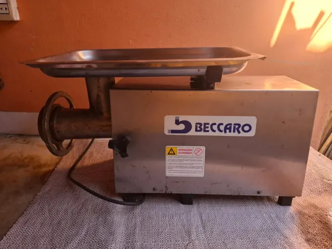 MÁQUINA DE MOER CARNE