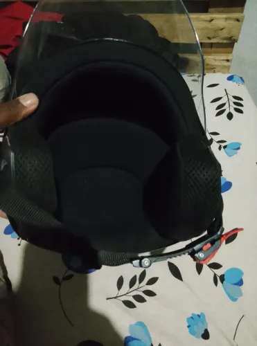 Capacete semi-novo 