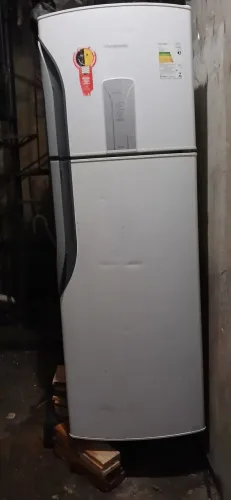 Vendo Geladeira Panasonic com defeito