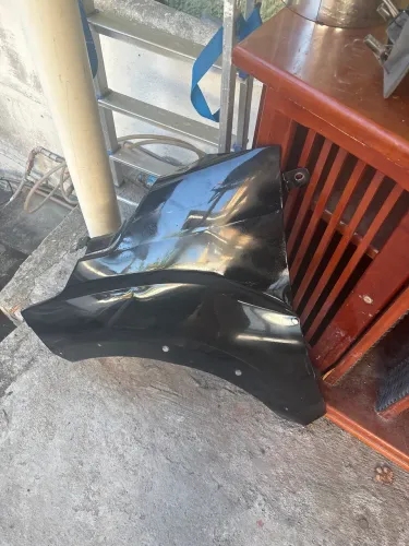 Pára-lama mobi preto lado motorista