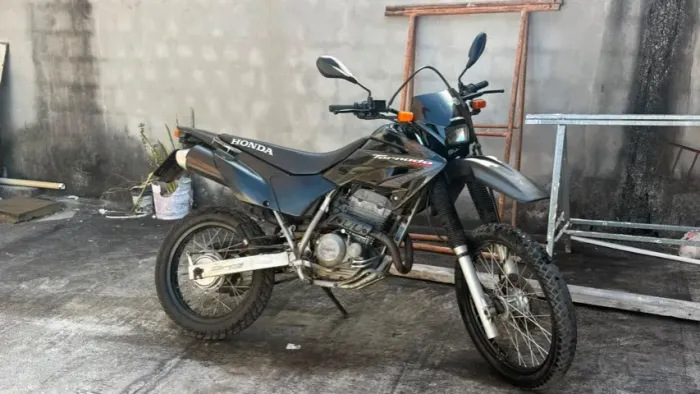 Vendo Honda Tornado XR250 ano 2007. Moto muito bem conservada, inteira. Valor: 13.200.