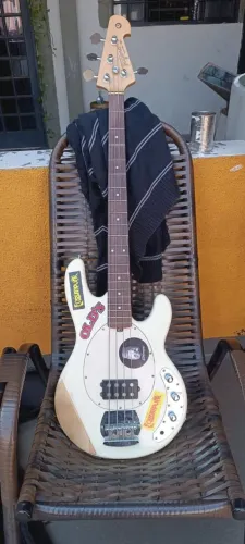 Vende-se contrabaixo Tagima 4 cordas tbm 4