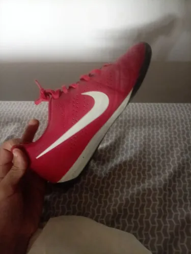 CHUTEIRA DA NIKE, VERMELHA
