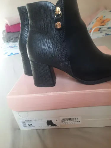 Bota semi nova
