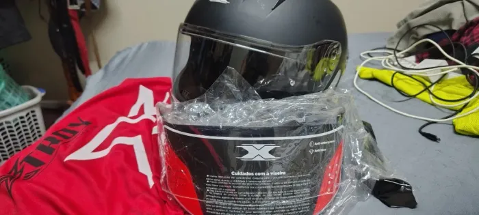 Capacete de moto nr 60 preto novo