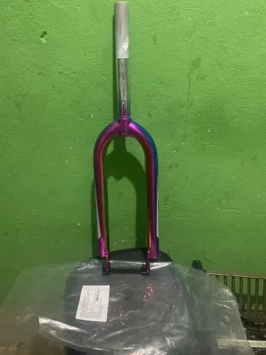 Garfo rígido camaleão novo!! Só vem !!