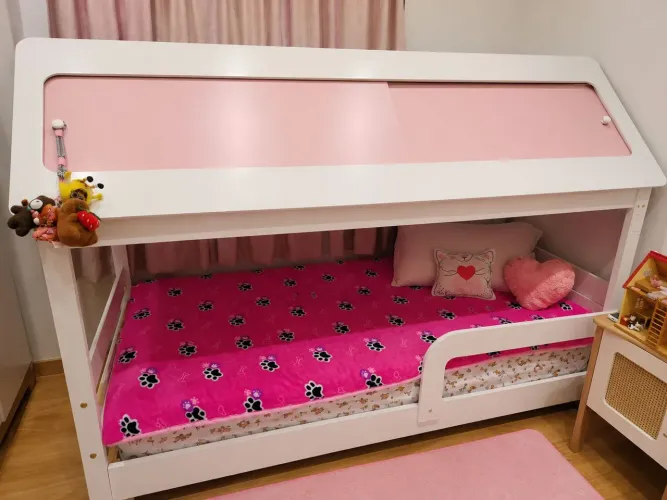 Vendo cama casinha! Com bau em cima