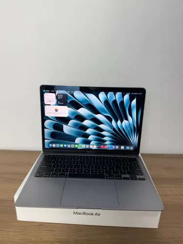 MacBook Air M1 256GB SSD/ 8 ram