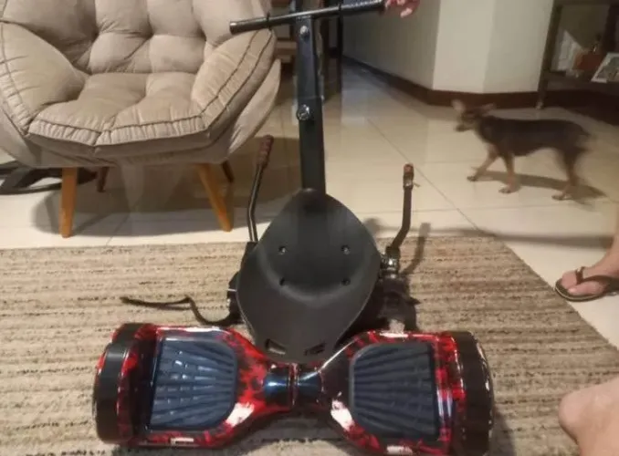 Hoverboard vermelho com carrinho 