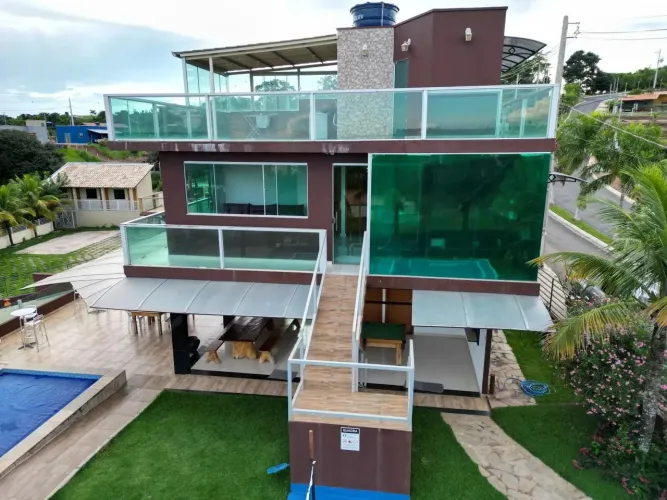 Chácara no Corumbá 4 com Triplex Alto Padrão à Venda em Condomínio Fechado