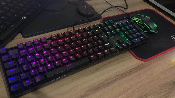 Teclado Gamer Mancer Krinus Rainbow + Redragon de Brinde
