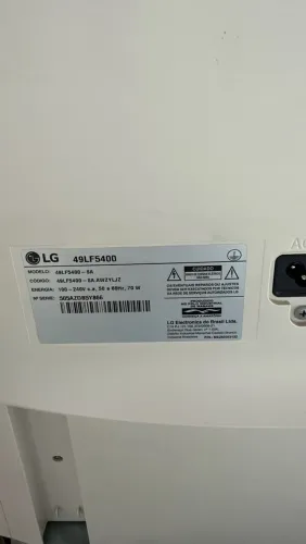 Vendo tv 49 polegadas tem entrada para smart mais não é smart