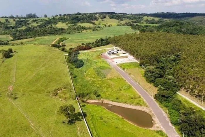 "Terreno de 982m² no Condomínio Jardim Residencial Jatobá"