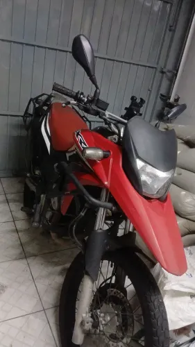 Vendo moto xre zerada 