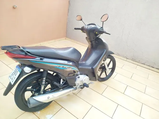 VENDE-SE HONDA BIZ 125 CINZA 2017, COM APENAS 34.000KM , MOTO EM ESTADO IMPECÁVEL
