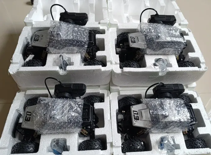 Carro de controle 4x4 Rock Crawler 1/16 Recarregável 