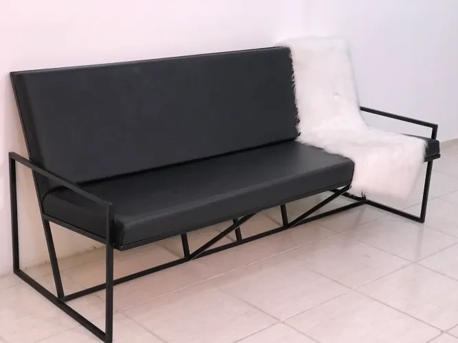 Sofá com pé Industrial Super Confortável