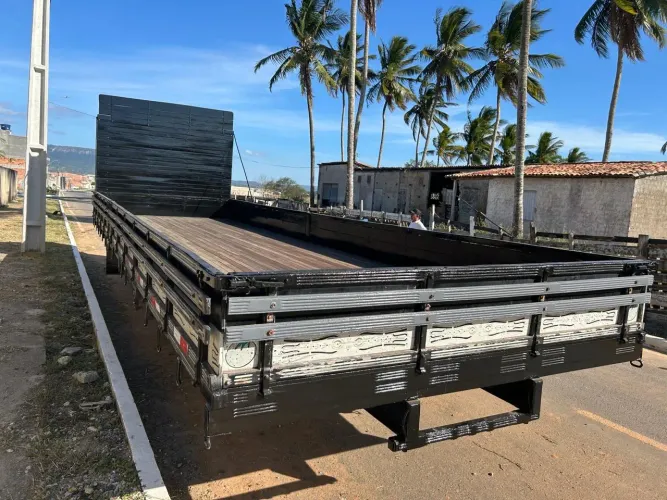 Carroceria de Madeira p/ Caminhão BOB, Truck - 7,80m - Reformada - Pronta p/ Uso