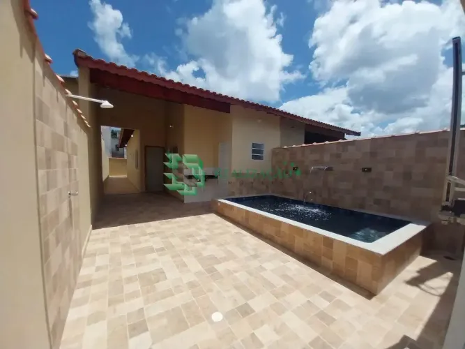 Casa com piscina na Praia de Itanhaém