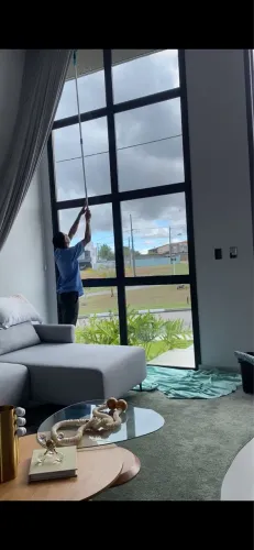 Limpeza de vidros, vitrines e fachadas!