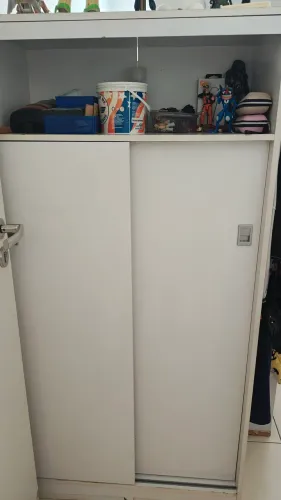 Estantes diversas. Perfeita para organização do ambiente