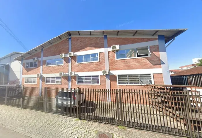ALUGUEL DE GALPÃO 700 M² | BAIRRO COSTA E SILVA | IDEAL PARA DEPÓSITO | IGREJA | ACADEMIA